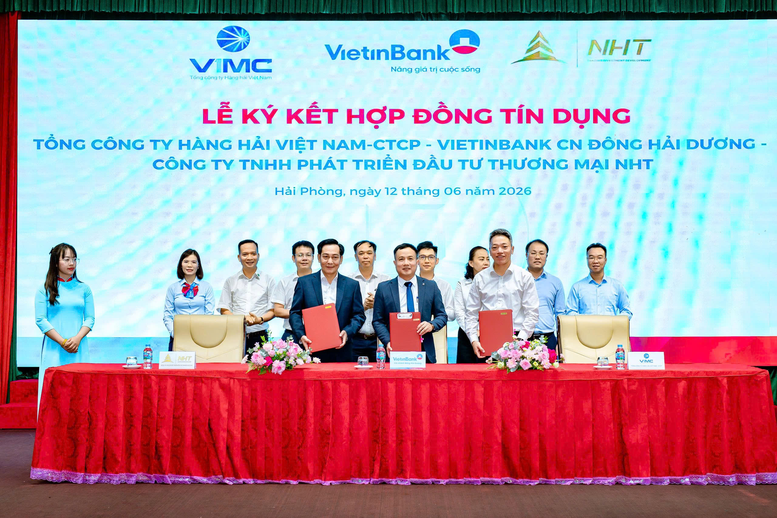VLC ký kết hợp đồng tín dụng với Vietinbank CN Đông Hải Dương và Công ty TNHH phát triển đầu tư thương mại NHT